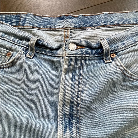 Vintage Levi’s denim shorts - Picture 3 of 5